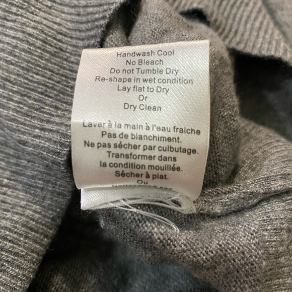 Talula ARITZIA gray women  long embroidered button sweater cardigan.. size S - Picture 8 of 9